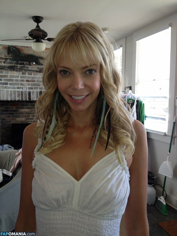 Riki Lindhome Naakt Gelekte foto #4