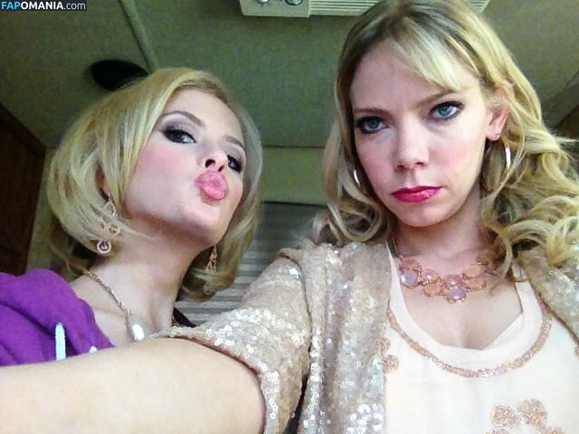 Riki Lindhome Naakt Gelekte foto #18