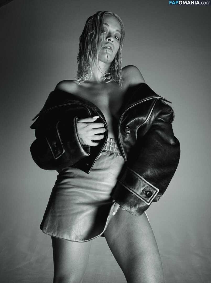 Rita Ora Naakt Gelekte foto #103