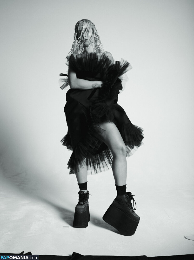 Rita Ora Naakt Gelekte foto #111