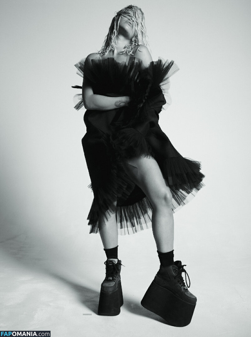 Rita Ora Naakt Gelekte foto #139