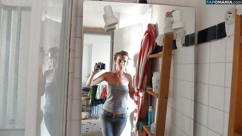 Salome Stevenin Naakt Gelekte foto #6