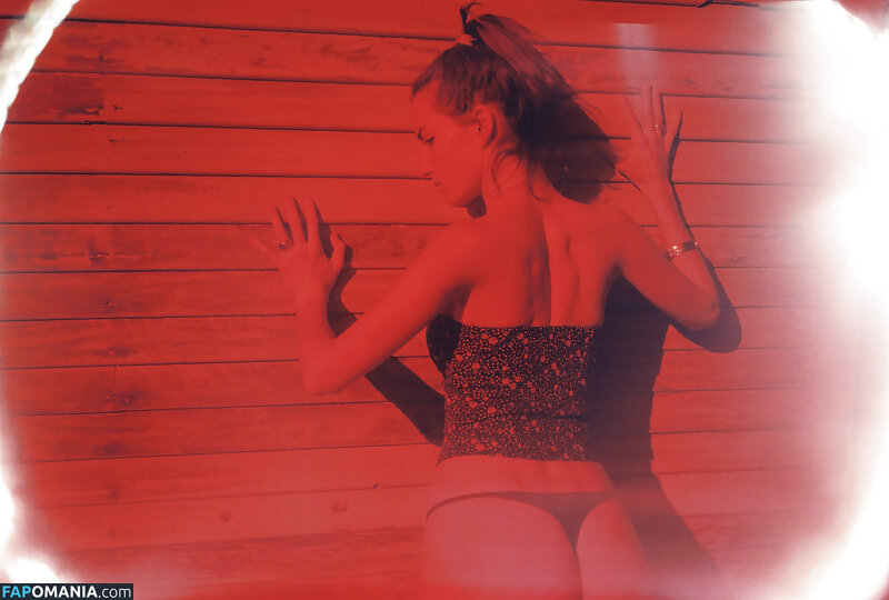 Salome Stevenin Naakt Gelekte foto #17
