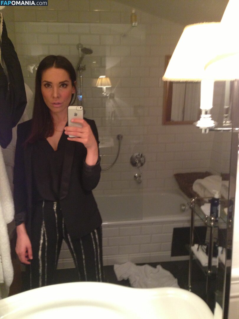 Sandra Ahrabian Naakt Gelekte foto #15