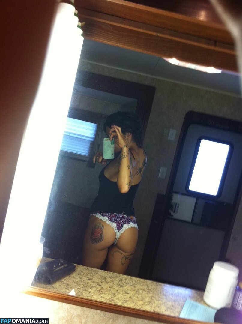 Sarah Sahi Naakt Gelekte foto #1