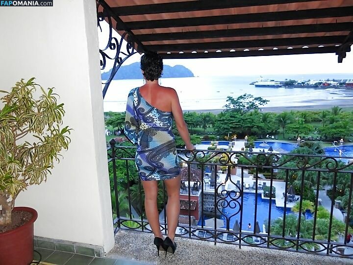 Serena Deeb Naakt Gelekte foto #3