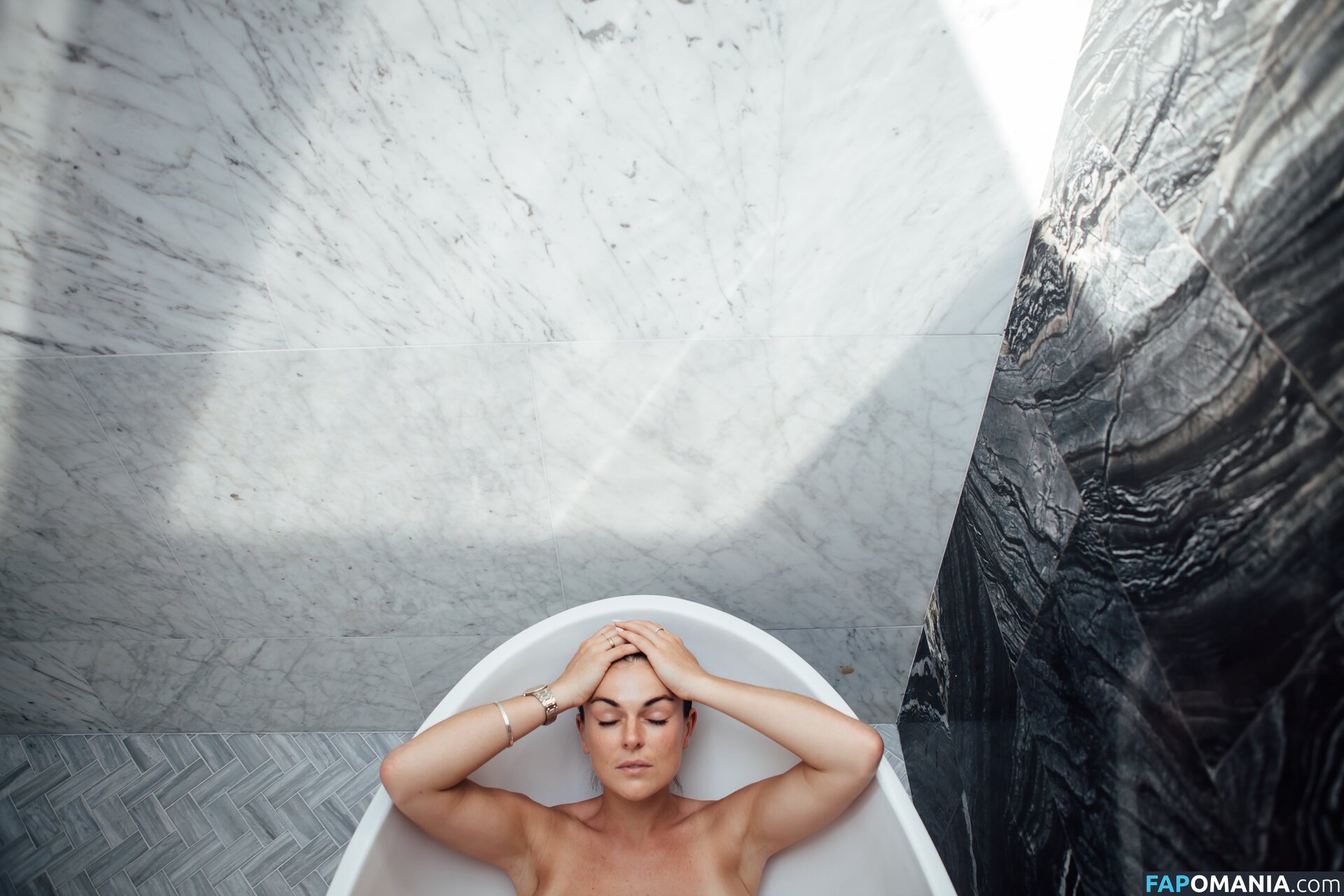 Serinda Swan Naakt Gelekte foto #64