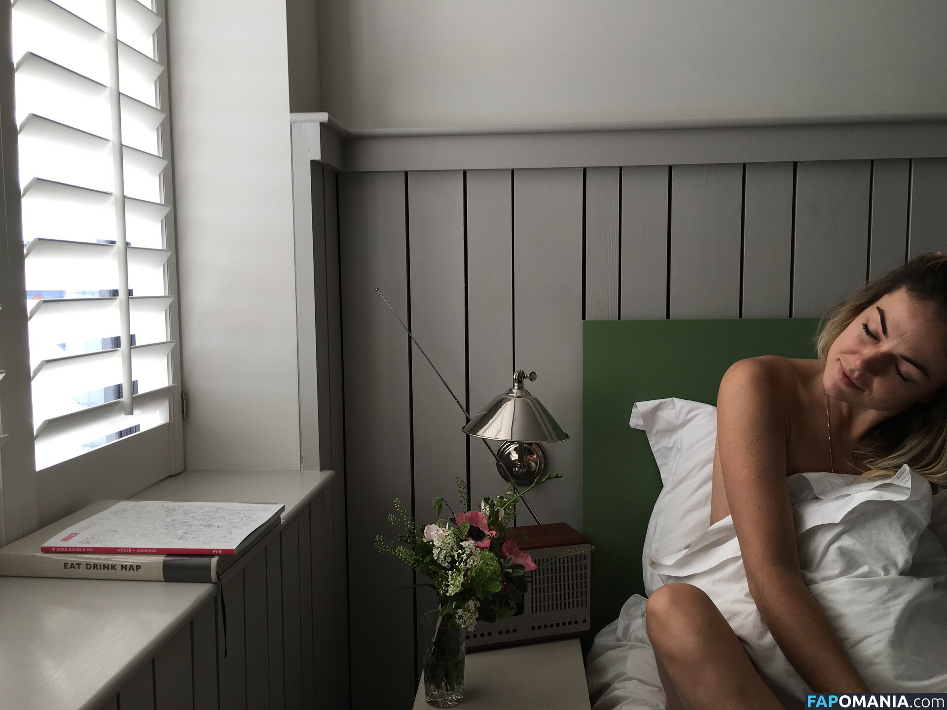 Serinda Swan Naakt Gelekte foto #147