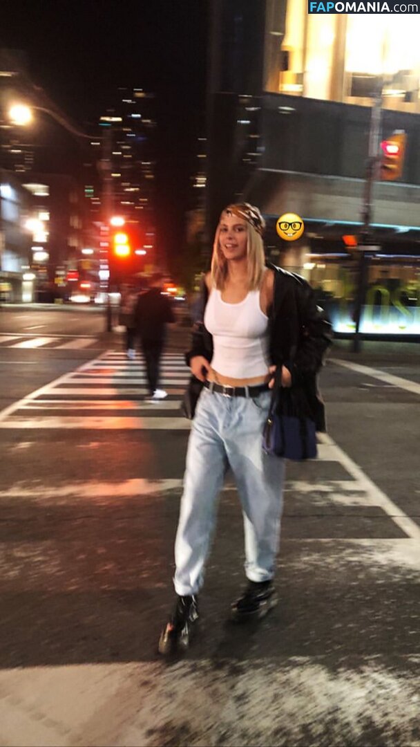 Sesil Karatantcheva Naakt Gelekte foto #1