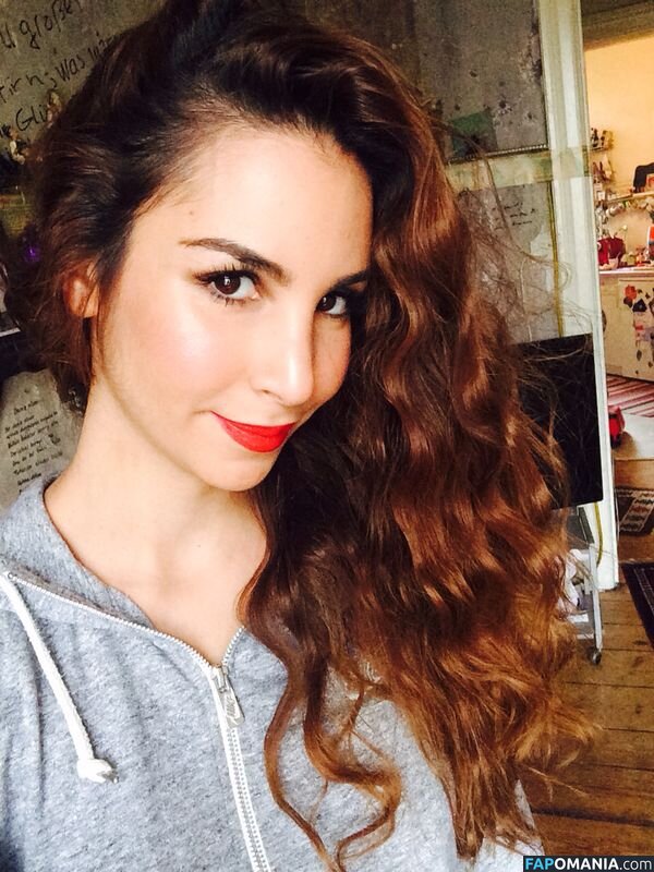 Sila Sahin Naakt Gelekte foto #5