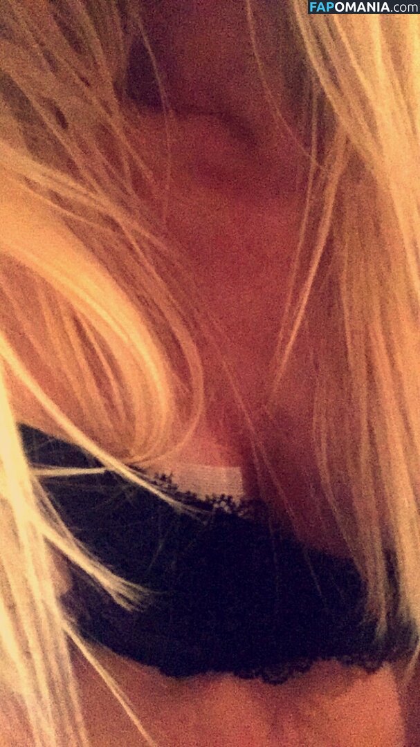 Sofia Jakobsson Naakt Gelekte foto #2