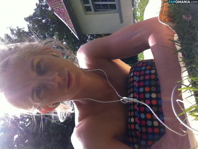 Sofia Jakobsson Naakt Gelekte foto #13