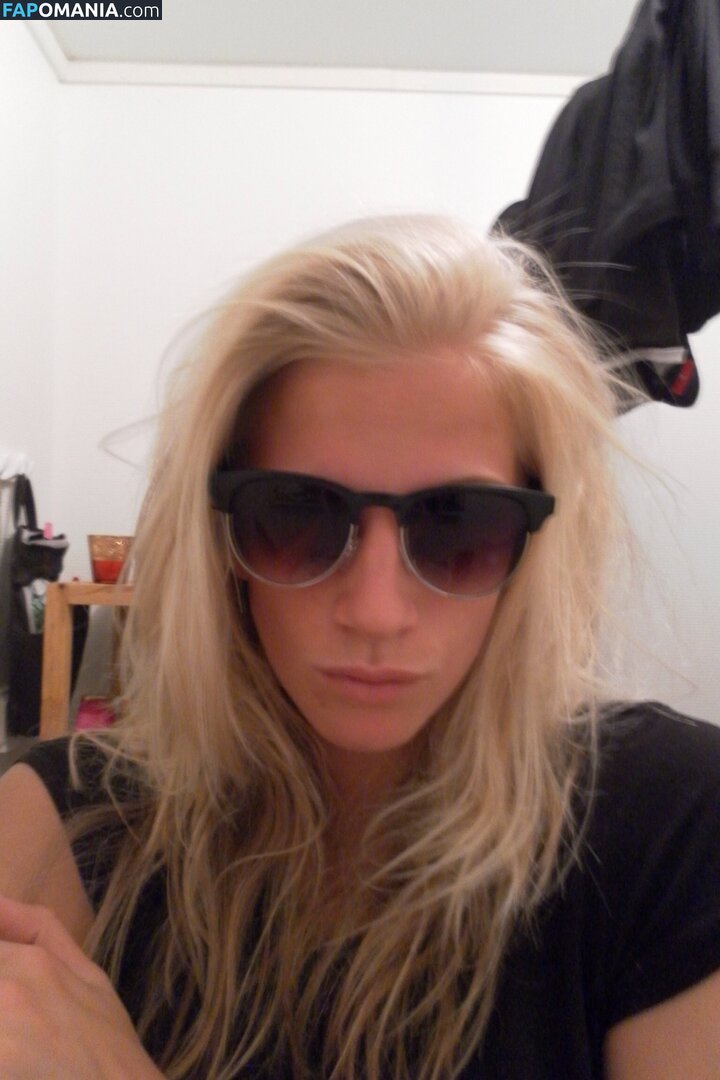 Sofia Jakobsson Naakt Gelekte foto #135