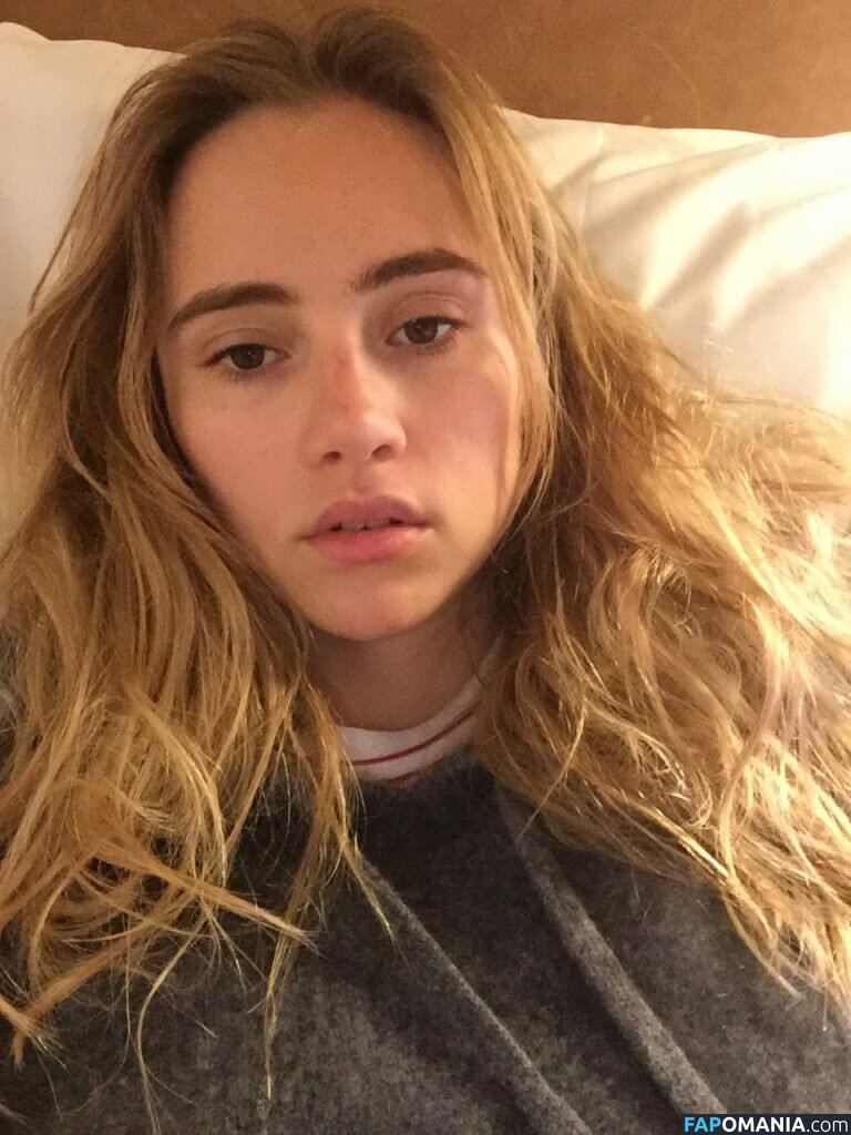 Suki Waterhouse Naakt Gelekte foto #18