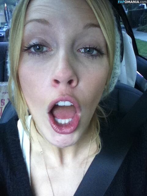 Suki Waterhouse Naakt Gelekte foto #26
