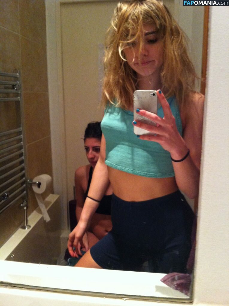 Suki Waterhouse Naakt Gelekte foto #46