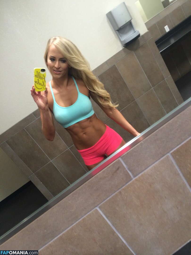 Summer Rae Naakt Gelekte foto #6