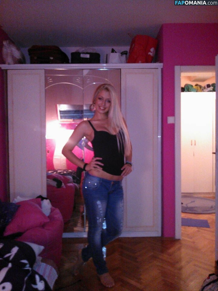 Tea Tairovic Naakt Gelekte foto #1