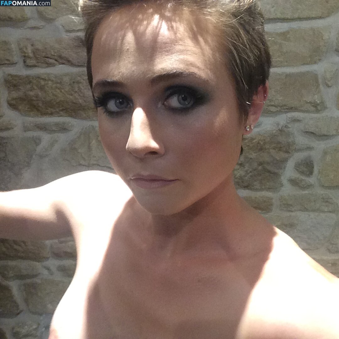 Tessa James Naakt Gelekte foto #3