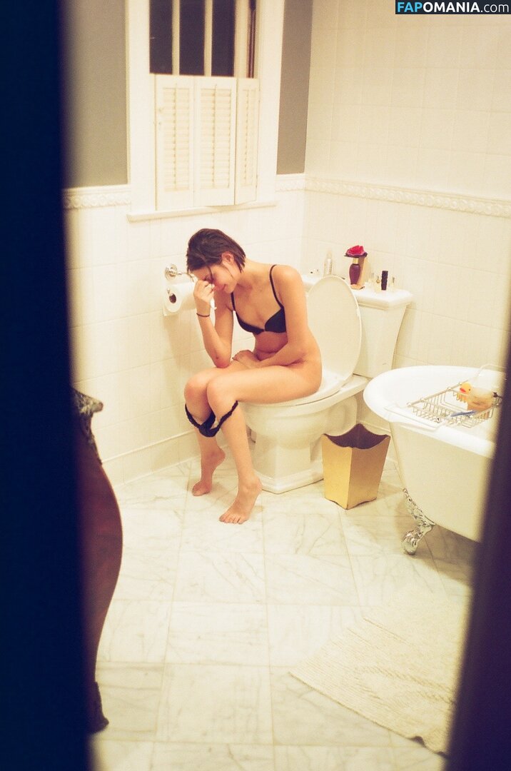 Willa Holland Naakt Gelekte foto #8