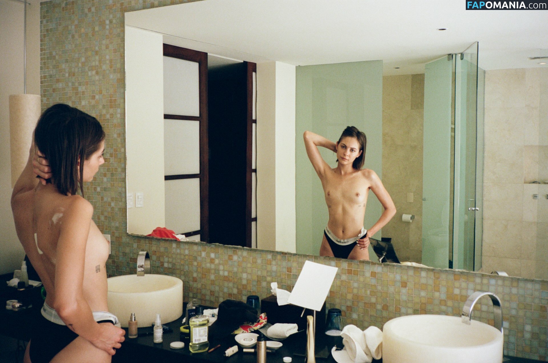 Willa Holland Naakt Gelekte foto #39