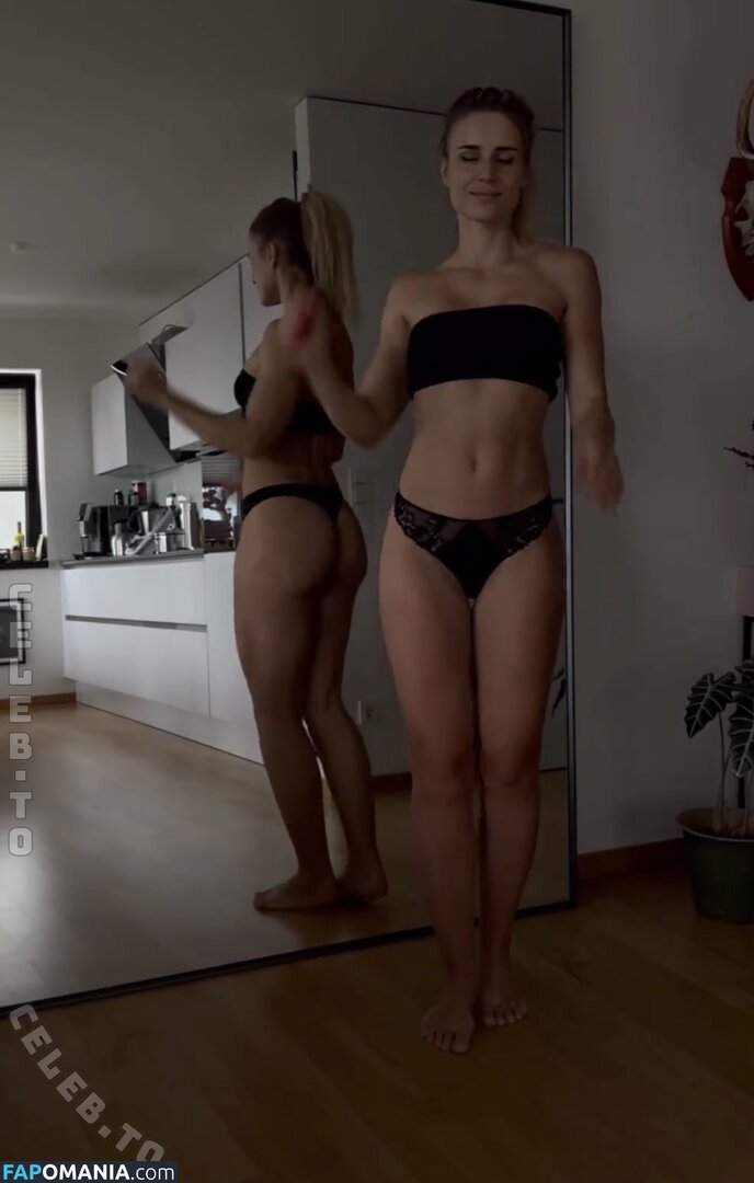 Adrienne Koleszar / adrienne_koleszar Naakt OnlyFans  Gelekte foto #1