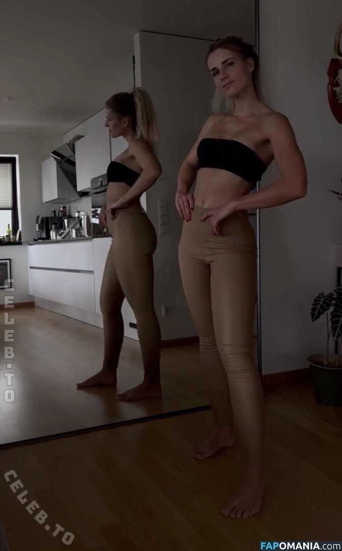 Adrienne Koleszar / adrienne_koleszar Naakt OnlyFans  Gelekte foto #2