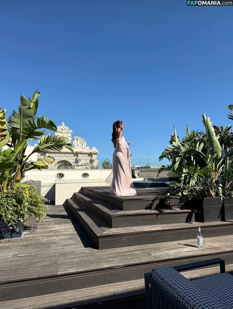 Alexandra Saint Mleux / alexandrasaintmleux Naakt OnlyFans  Gelekte foto #4
