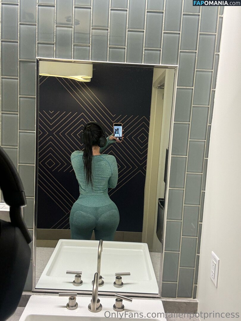 AlienPotPrincess / _alienpotprincess_ Naakt OnlyFans  Gelekte foto #4