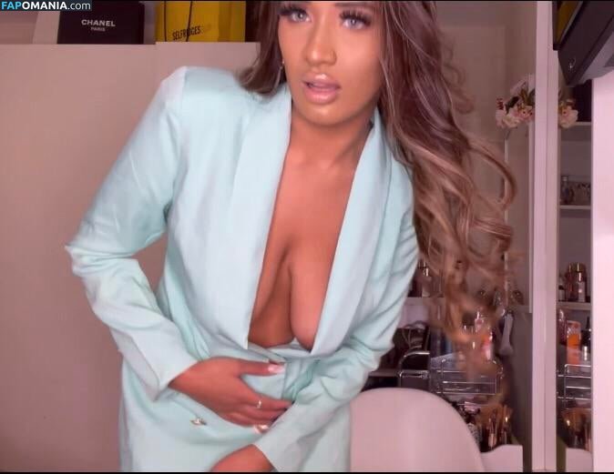 Amina Iqbal / xminaaa_ Naakt OnlyFans  Gelekte foto #1