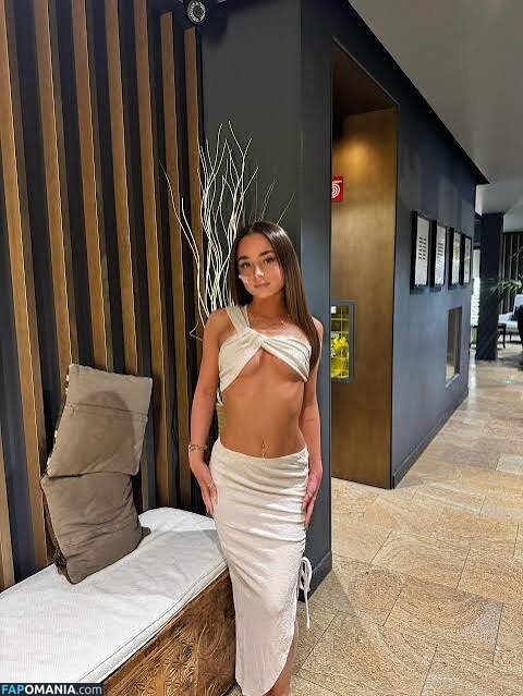 anniemaerosee Naakt OnlyFans  Gelekte foto #1