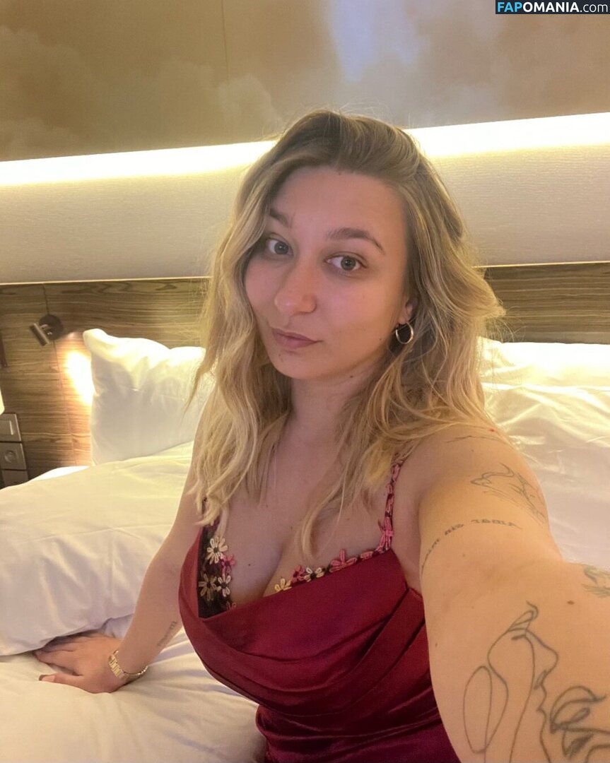 Apoline Perret / apolineprrt / shaniaperrett Naakt OnlyFans  Gelekte foto #3