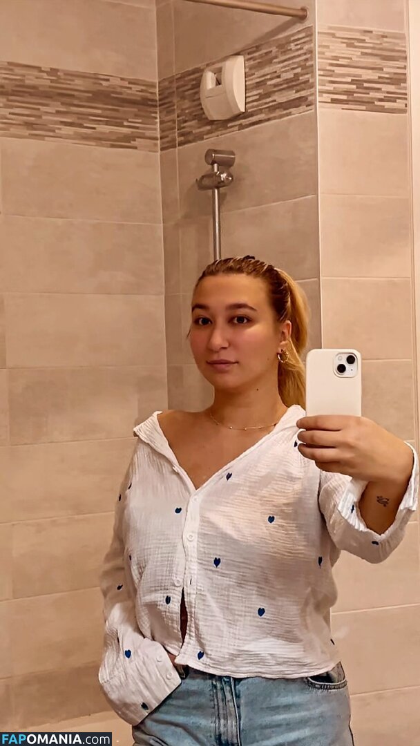 Apoline Perret / apolineprrt / shaniaperrett Naakt OnlyFans  Gelekte foto #6