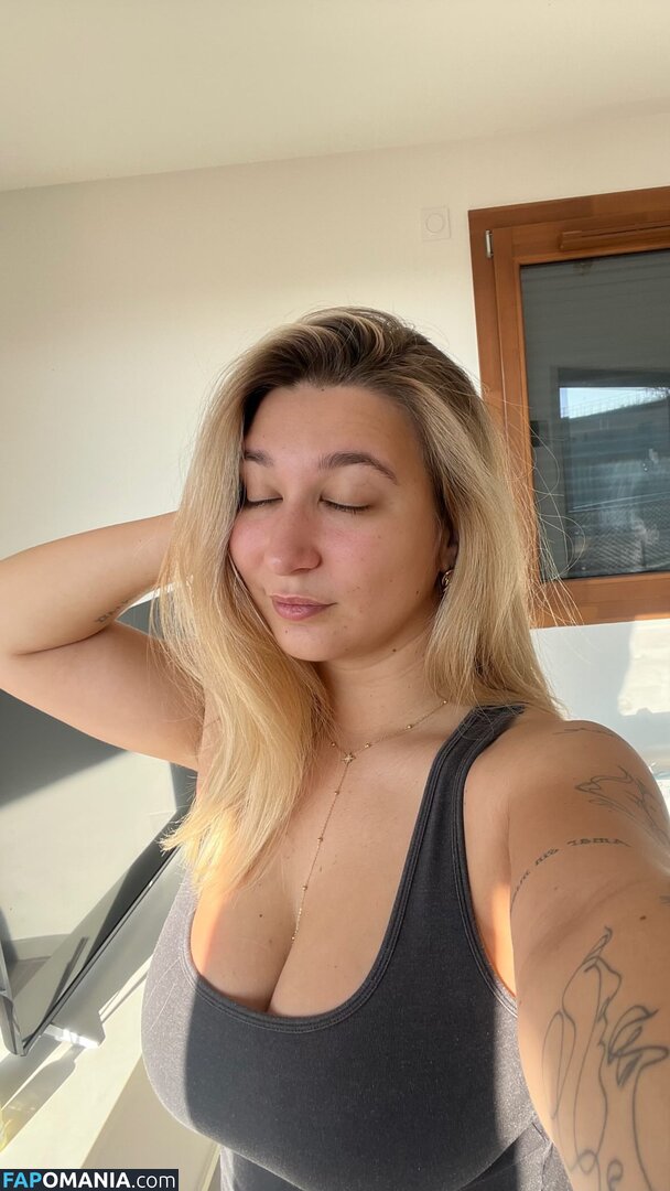 Apoline Perret / apolineprrt / shaniaperrett Naakt OnlyFans  Gelekte foto #7