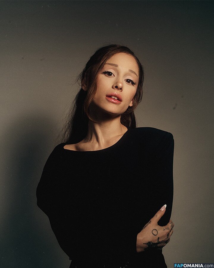 Ariana Grande / arianagrande Naakt OnlyFans  Gelekte foto #1