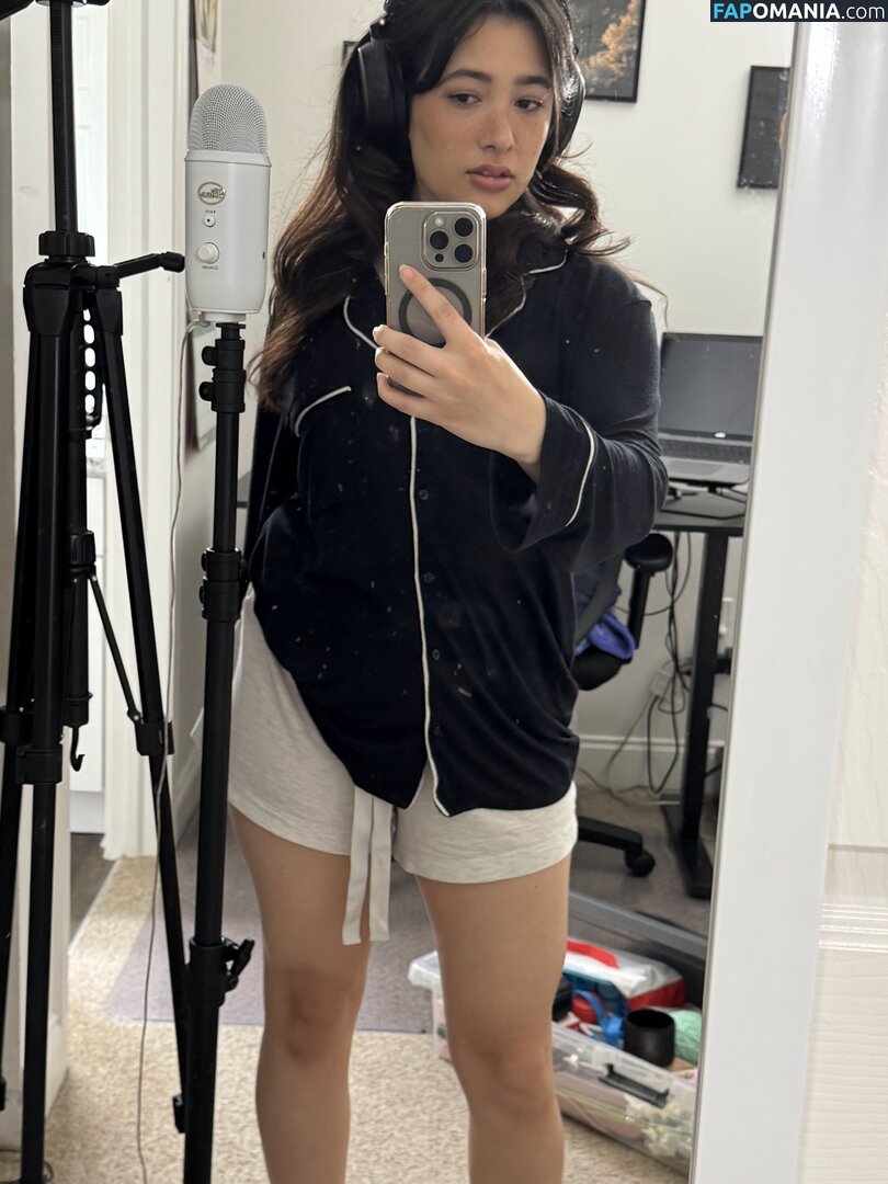 ASMR Viella / asmrvillafam / u150858621 Naakt OnlyFans  Gelekte foto #2