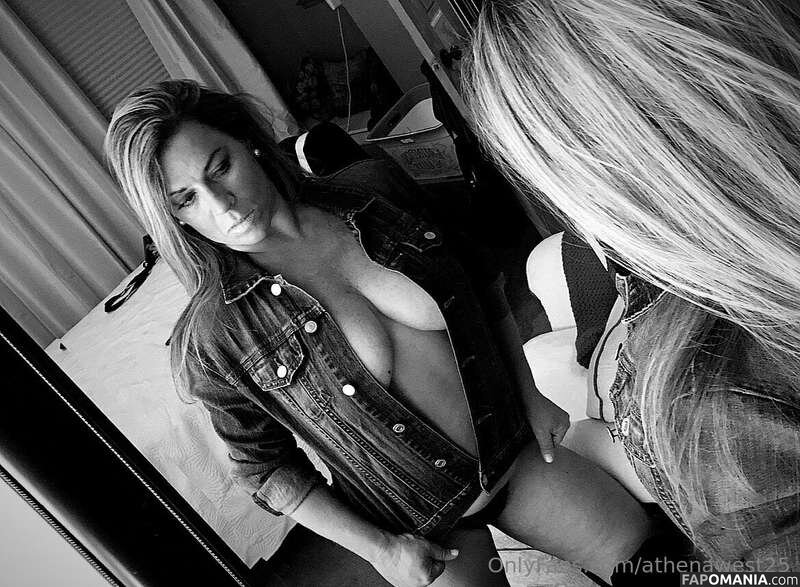 AthenaWest / athenawest25 / https: Naakt OnlyFans  Gelekte foto #9