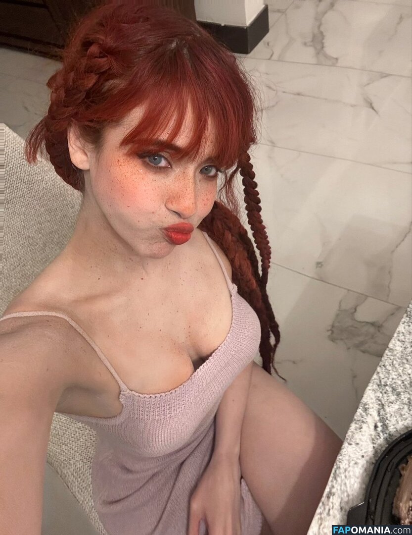 Bella Dueñas Naakt OnlyFans  Gelekte foto #2