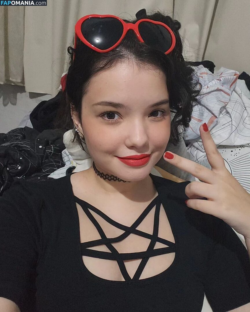 bellaplays / bellaplaysofficial Naakt OnlyFans  Gelekte foto #1