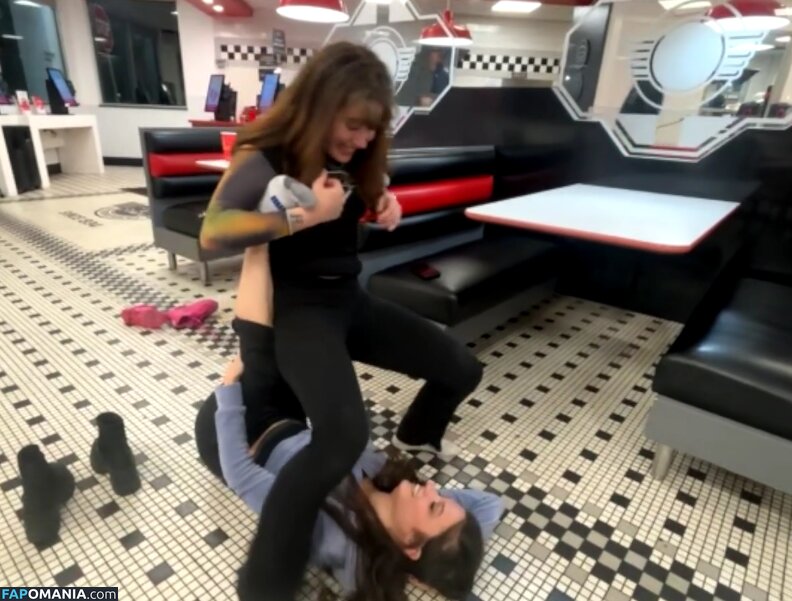 Letty / borntopiss / lettyknowsbest / nicetogirls Naakt OnlyFans  Gelekte foto #4