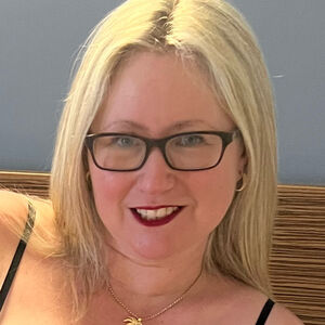 Bustyblondmombshell