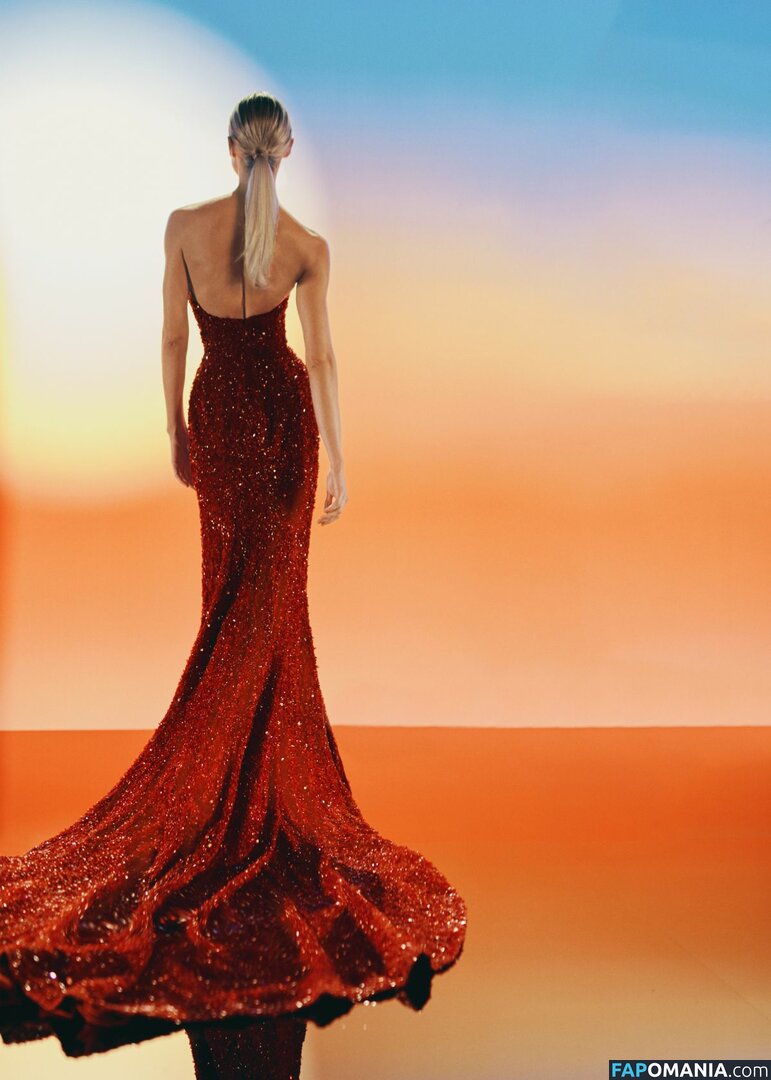 Candice Swanepoel Naakt Gelekte foto #11