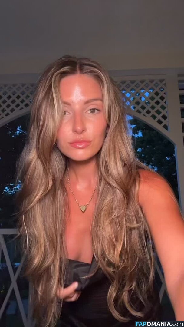 Carla Bezanson / carlabezanson Naakt OnlyFans  Gelekte foto #3