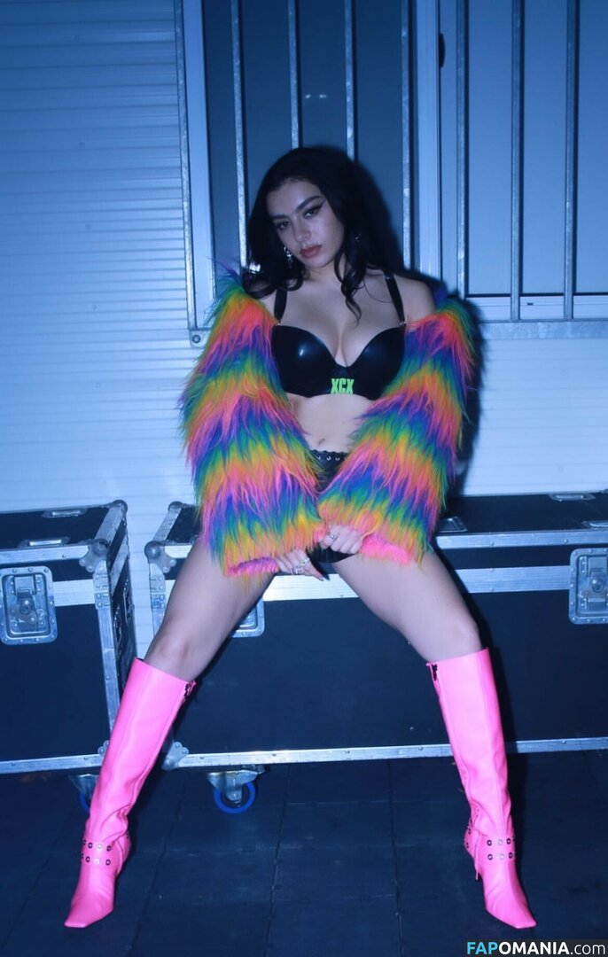 Charli XCX / charli_xcx / charlignarly / charlixcx / https: Naakt OnlyFans  Gelekte foto #322