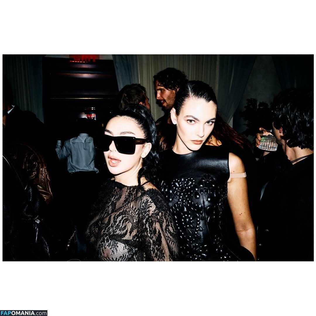 Charli XCX / charli_xcx / charlignarly / charlixcx / https: Naakt OnlyFans  Gelekte foto #1286