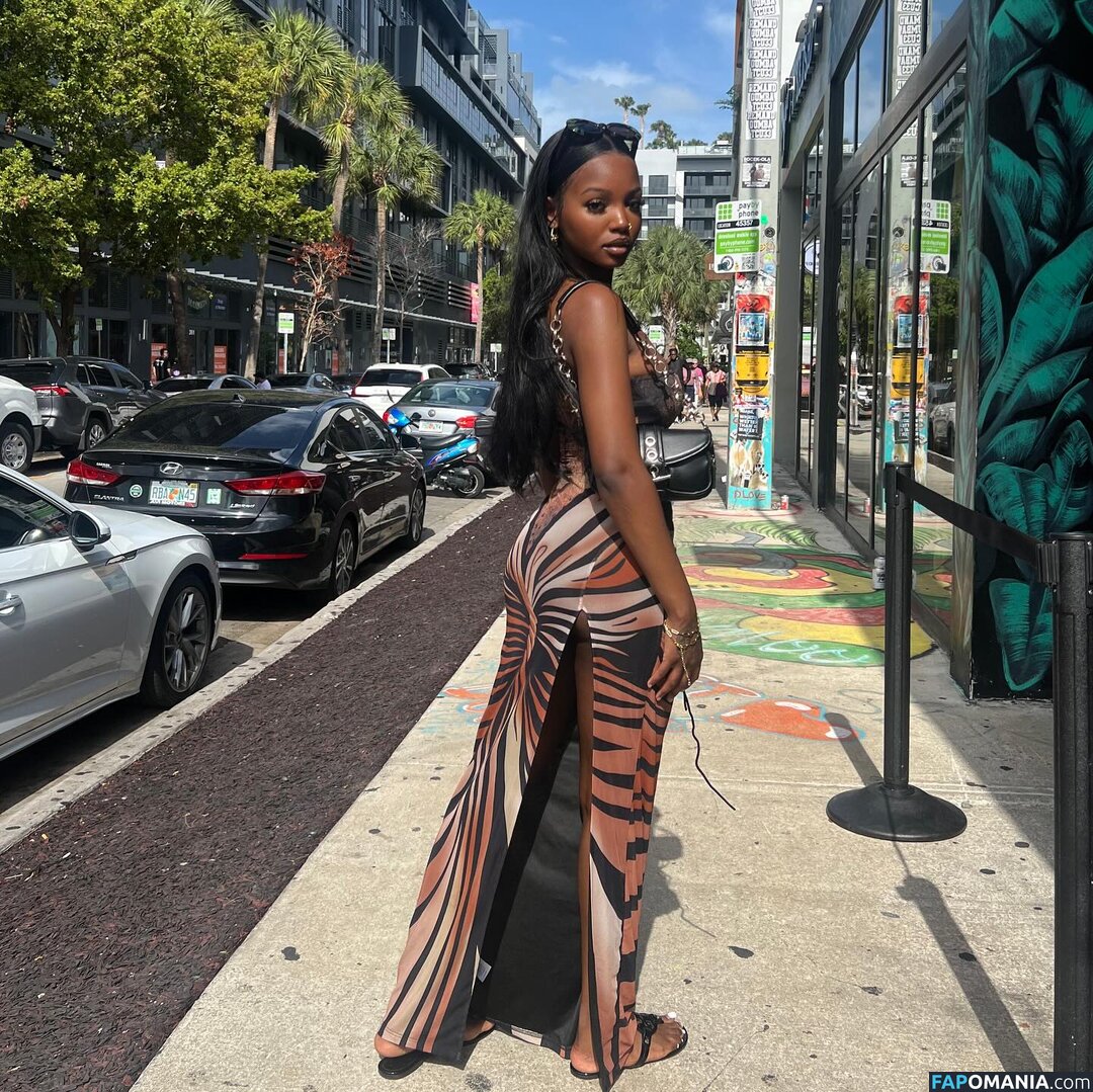 Chelley Bissainthe / _slimthin / chelley.b / itschelleyb Naakt OnlyFans  Gelekte foto #1