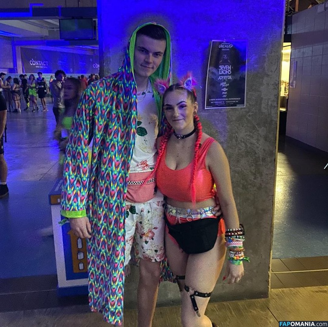 Chloe Moniz / ravemumma Naakt OnlyFans  Gelekte foto #3