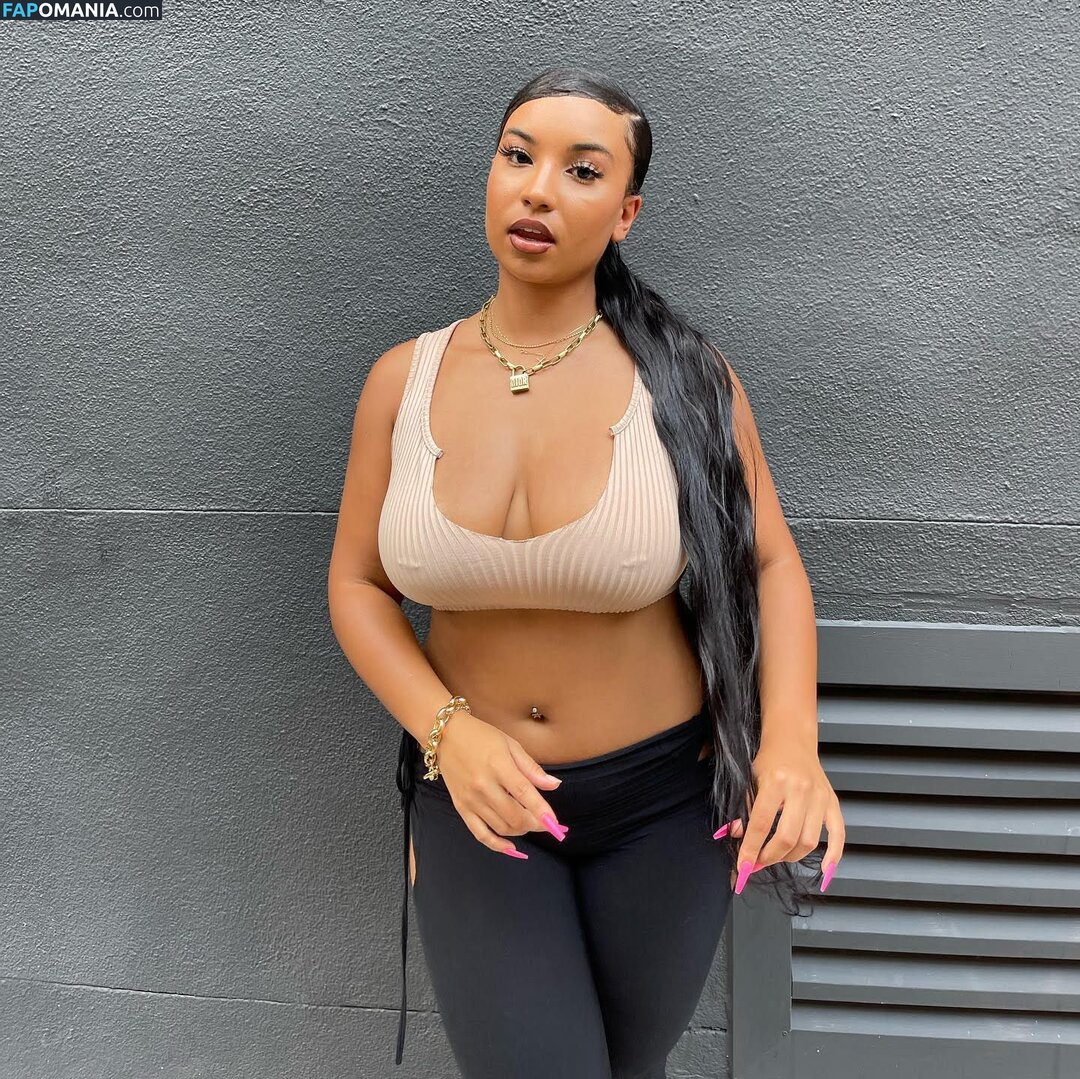 chloecvlogs / chloexchanel / https: Naakt OnlyFans  Gelekte foto #7