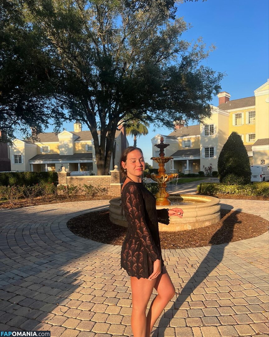 Courtney Sarault / court_sarault / courtsarault / https: Naakt OnlyFans  Gelekte foto #20