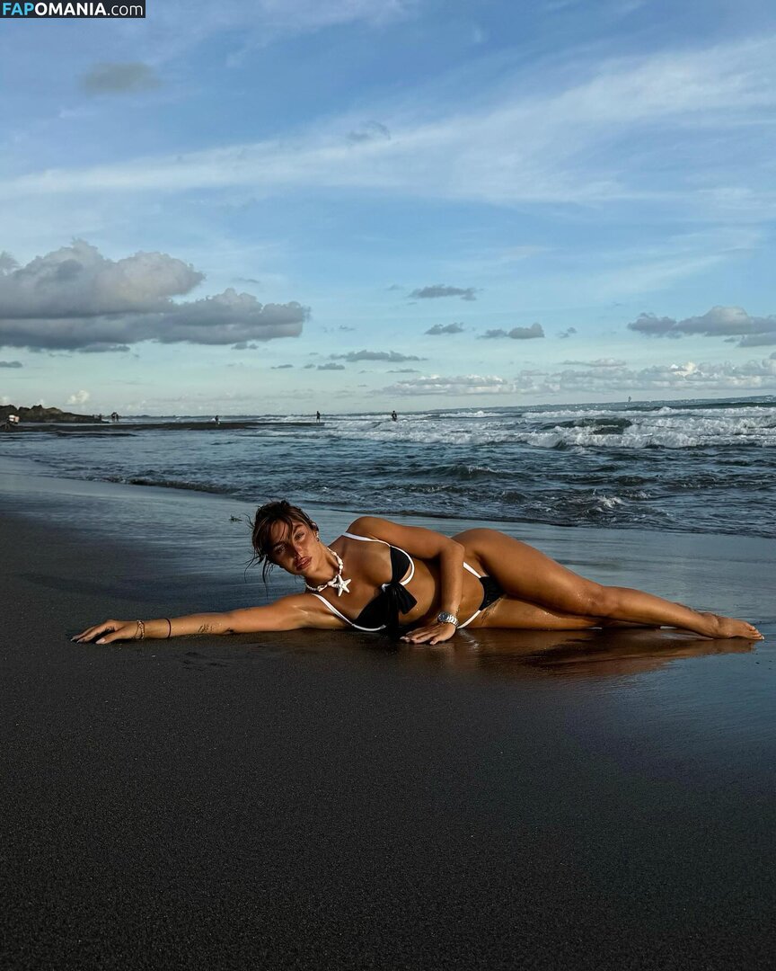 Cynthia Makhoul / cynthiaatvnco / https: / iam_thiaaa Naakt OnlyFans  Gelekte foto #4